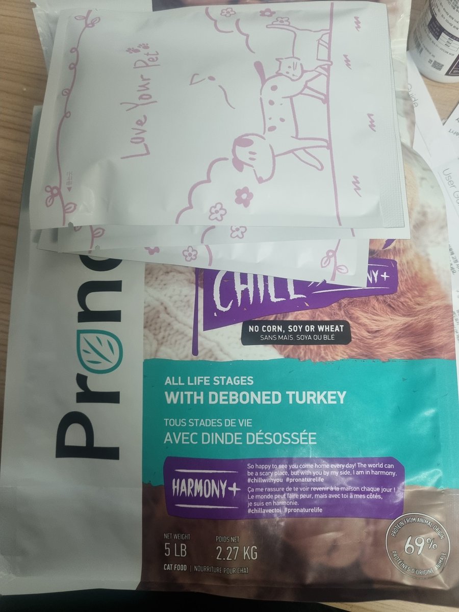 ㅠㅠ 사료가 거의 떨어져가는데.. 이렇게 도착해있네요.
누구실까요 감사합니다🙏