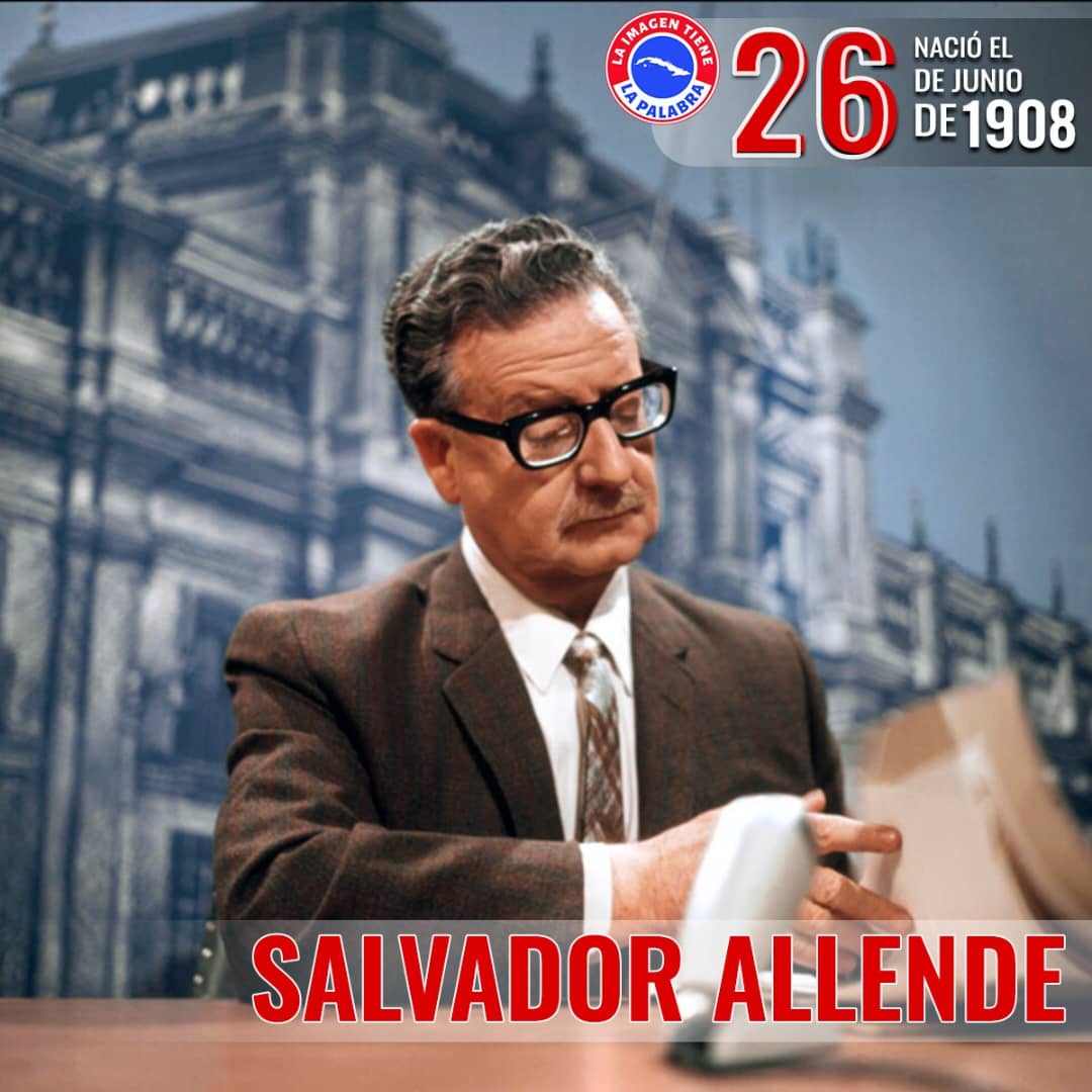 Hoy se cumplen 117 años del nacimiento de Salvador Allende. Fidel lo honró en 2008:
“Murió como un león defendiendo La Moneda. Su ejemplo perdurará.”
¡Viva Allende, ejemplo eterno de dignidad y socialismo! 🇨🇱✊
#AllendeVive #FidelPorSiempre
#Cuba