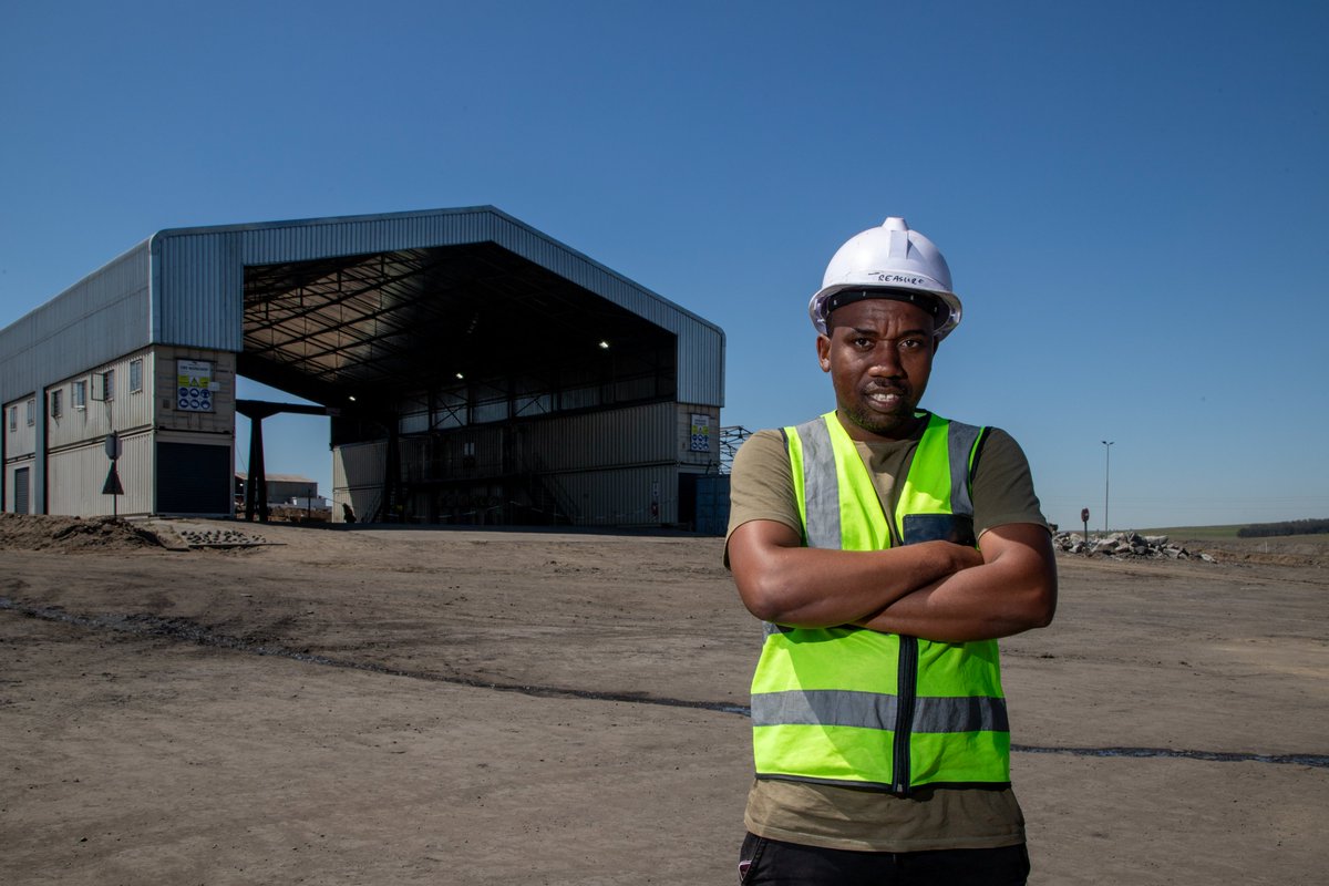 Treasure Vilankulu  shares his inspirational journey from overcoming his struggle with mathematics in high school, to becoming a junior engineering planner. 

Read the full article in #TheMaroonPost: canyoncoal.com/the-maroon-pos… 
#canyoncoal #gugulethucolliery