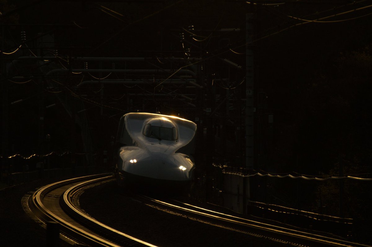 _miya_3_8_'s tweet photo. 合成写真が賑わってますがネット見てると写真ってなんだろうと思うことがある。
普通の写真に見えて合成写真を作ってみた。
フォトコンなども合成写真ってジャンルを作れば良いのではないだろうか。
合成写真ジャンルは使用した素材も合わせて組写真にすれば良いんじゃないか。 https://t.co/APqSFRk6Ze