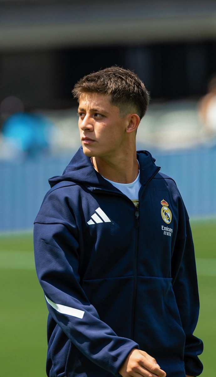 Arda Güler plays football tonight 💫
🇪🇸 Real Madrid vs Salzburg 🇦🇹