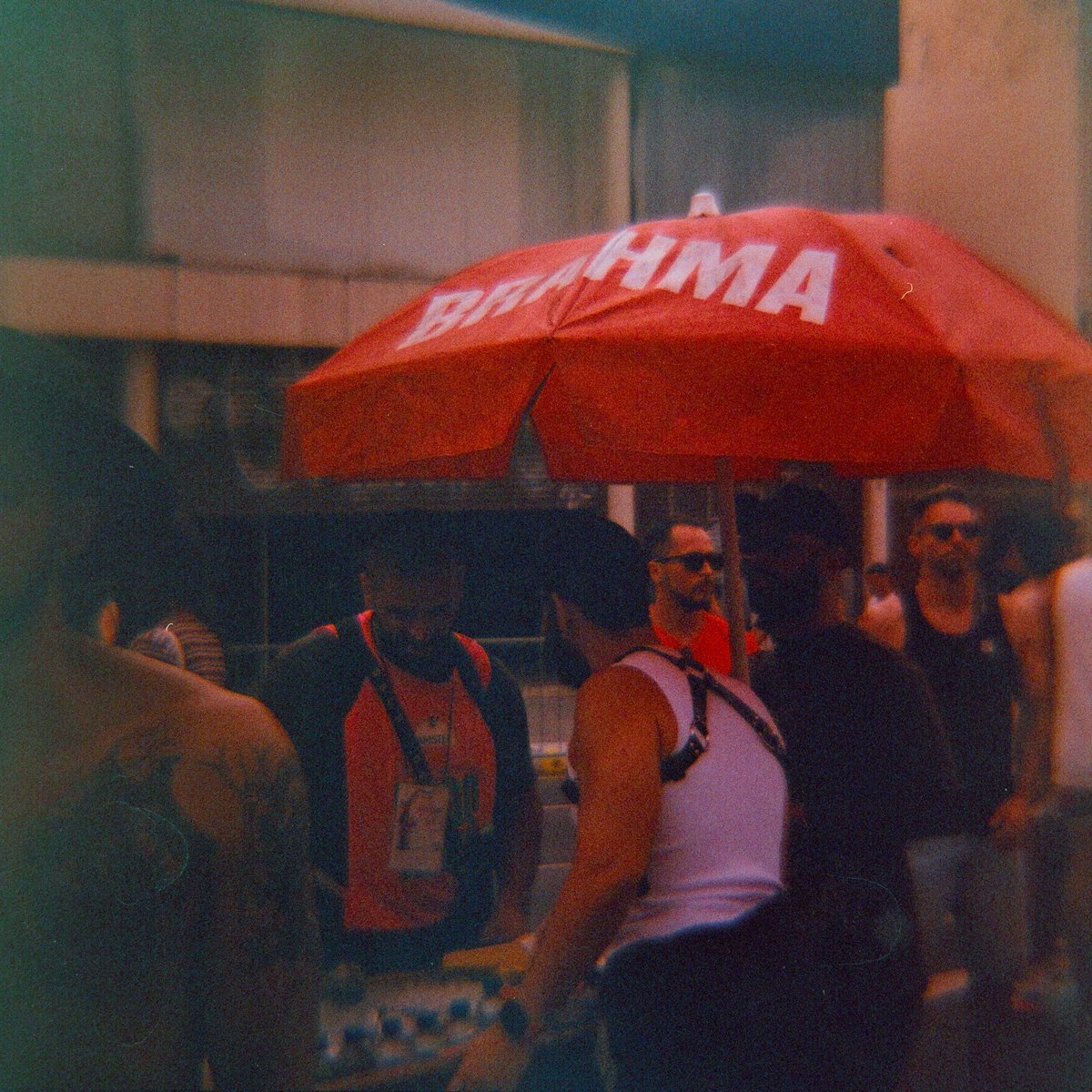 renan_estivan's tweet image. Analog whispers during SP Pride.
📸 Shot on Diana F+
Dubblefilm Bubblegum — 120mm