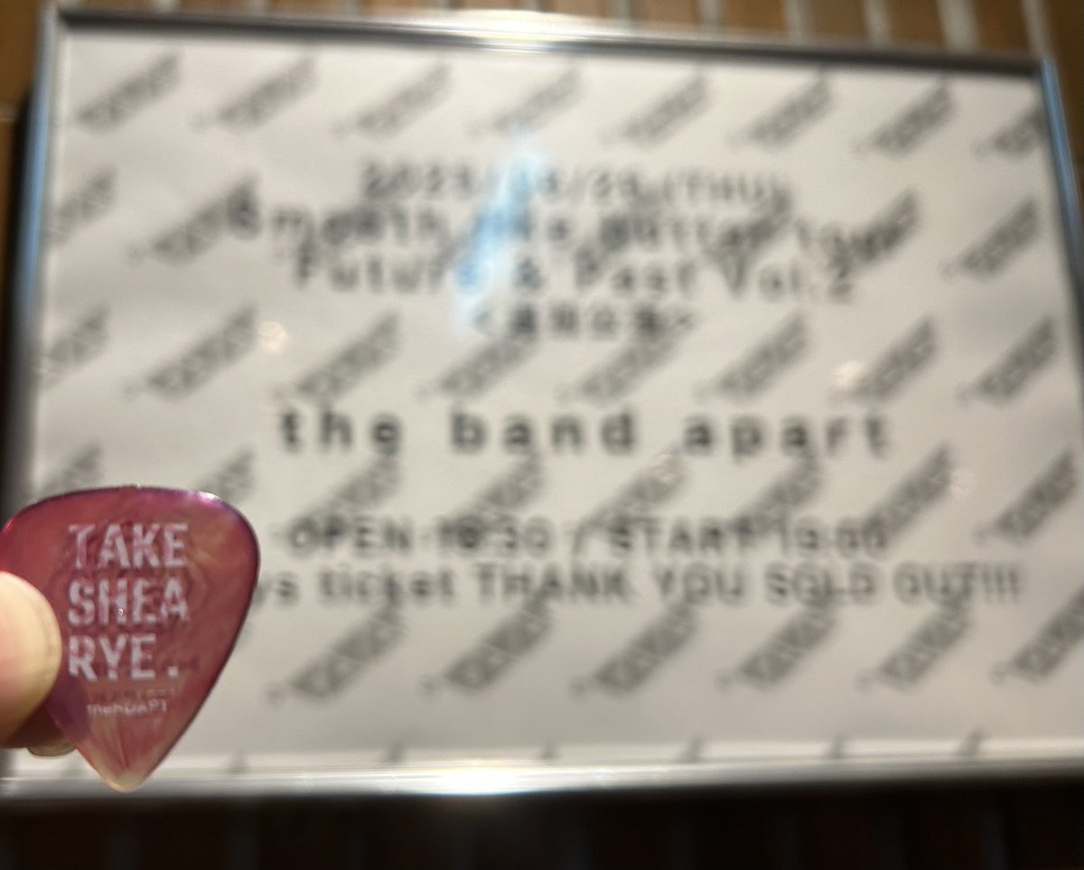 7atshre8's tweet photo. セトリも最高やったし、何より4人のライブが素晴らし過ぎて後半は見てるだけで涙腺がやばかった(特にfree fall、piece of yesterday辺り)

荒井さんも言ってけどマイペースでいいからとにかく健康で4人で長く続けて欲しいと強く思いました
(原さんの件もあったし尚更)

#thebandapart
#BDAPT
#バンアパ https://t.co/XU5xQTziVC