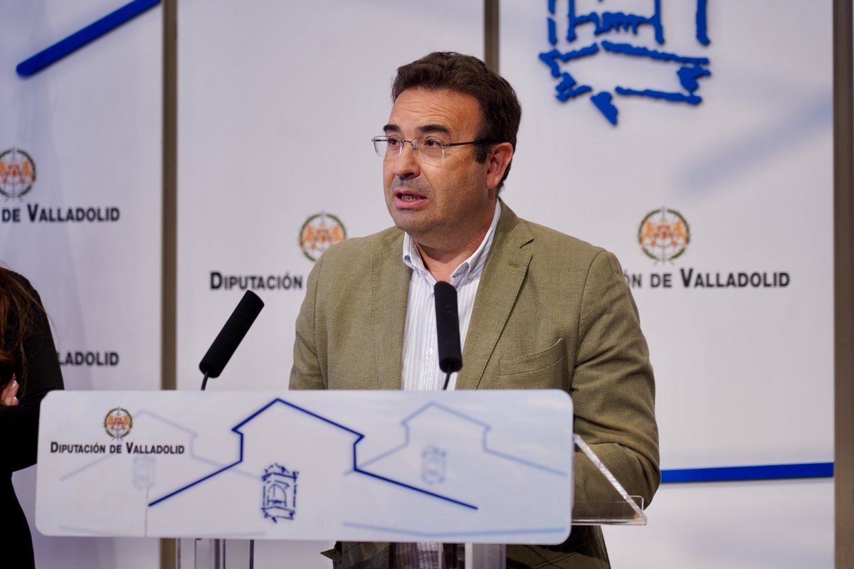 DiputaciónValladolid (@dip_va) on Twitter photo 📍🧀 Peñafiel celebra la segunda edición de la Ruta del Queso Flor de Esgueva, con tradición y sabor como protagonistas.
🗓️27, 28 y 29 de junio.
La diputada <a href="/Yolanda_Burgoa/">Yolanda Burgoa Durán</a> y el alcalde, Roberto Díez, han presentado la Ruta del Queso de Peñafiel.
🔗comunicacion.diputaciondevalladolid.es/-/ruta-del-que… 📍🧀 Peñafiel celebra la segunda edición de la Ruta del Queso Flor de Esgueva, con tradición y sabor como protagonistas.
🗓️27, 28 y 29 de junio.
La diputada <a href="/Yolanda_Burgoa/">Yolanda Burgoa Durán</a> y el alcalde, Roberto Díez, han presentado la Ruta del Queso de Peñafiel.
🔗comunicacion.diputaciondevalladolid.es/-/ruta-del-que…