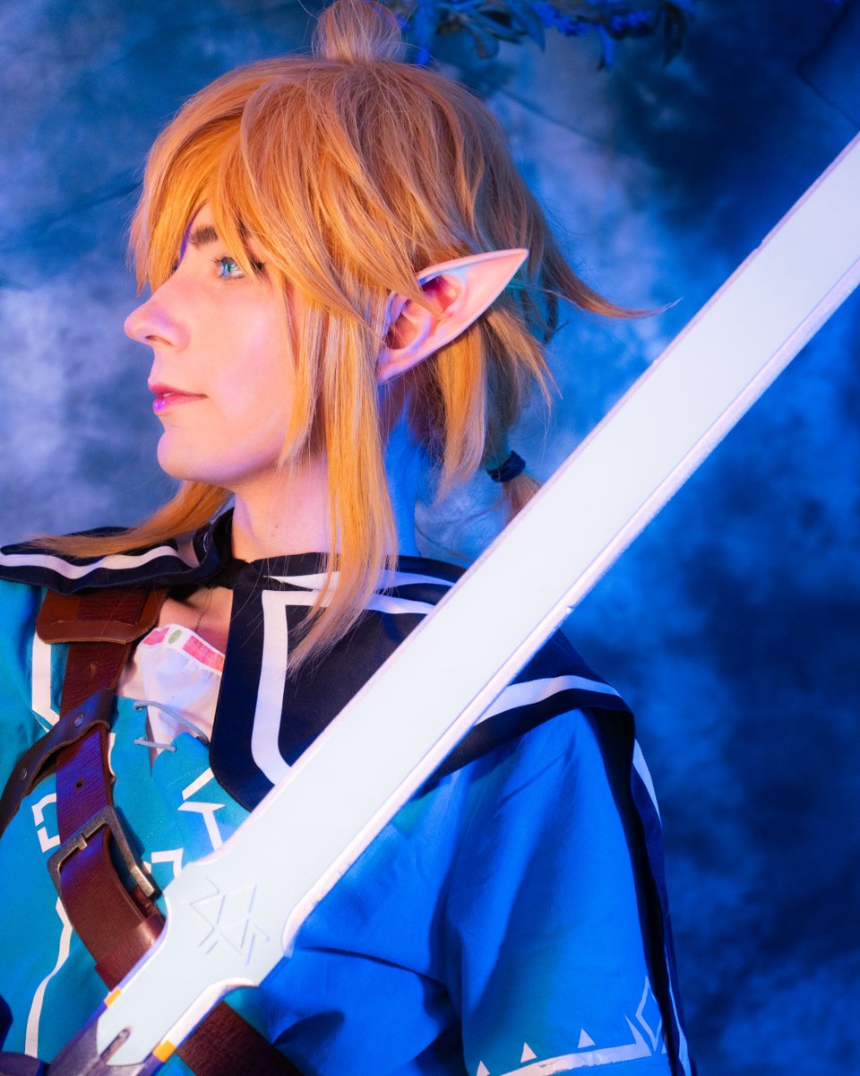 harukyucosplay's tweet photo. 1st cosplay of the week! Remember to tag a cosplayer with a botw Link cosplay who would want to part of our contest! Photo by serina.violetcosplay on instagram #link #linkcosplay #linktloz #tloz #zeldabreathofthewild #cosplay #botwcosplay #harukyucow https://t.co/9w9J6YCI3A