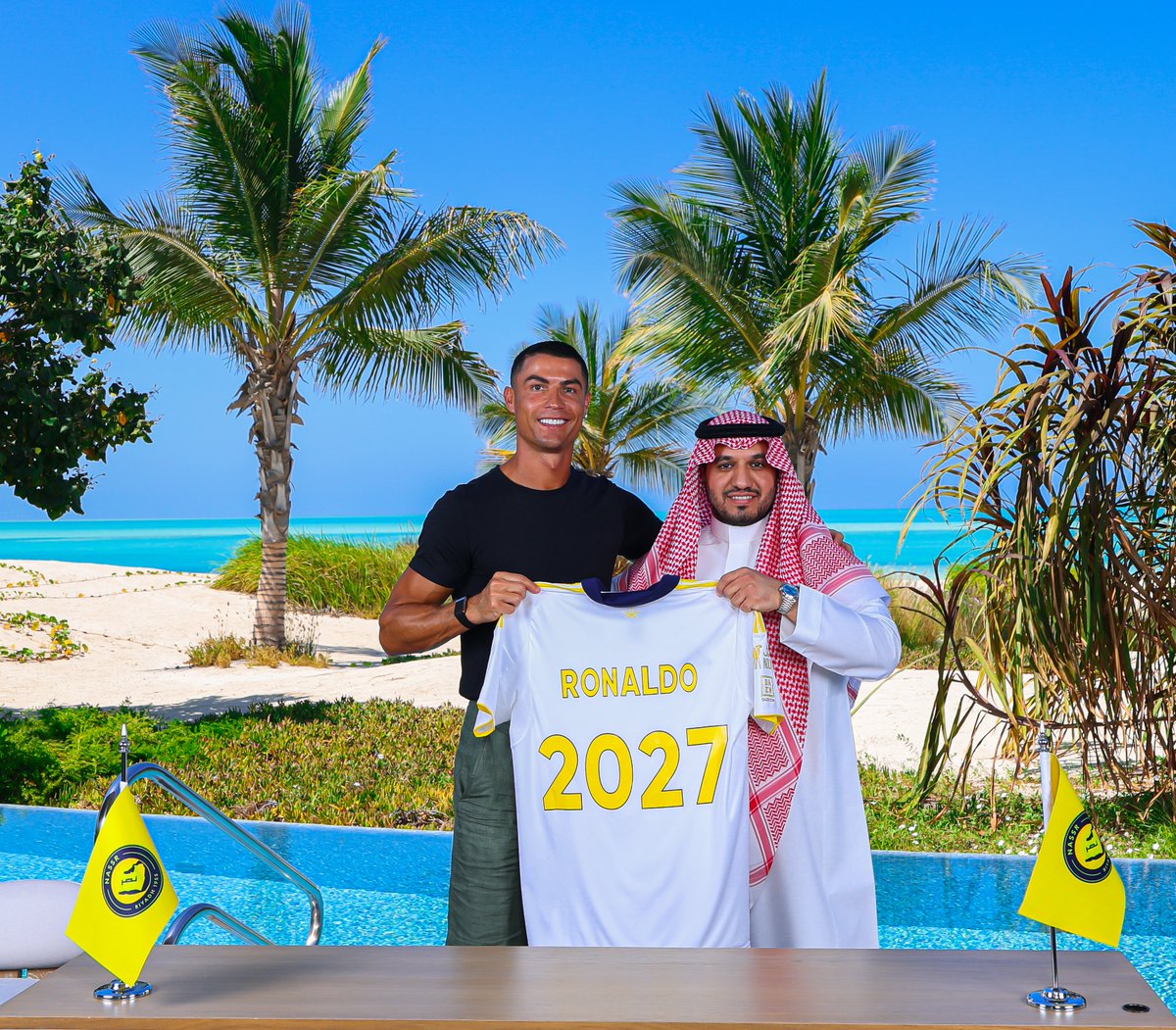 القائد التاريخـي كريستيانو رونالدو 🐐
يُجـدّد عقـده رسميًا مع ناديه ⁧#النصر ✍️
#النصر_إلى_الابد 💛