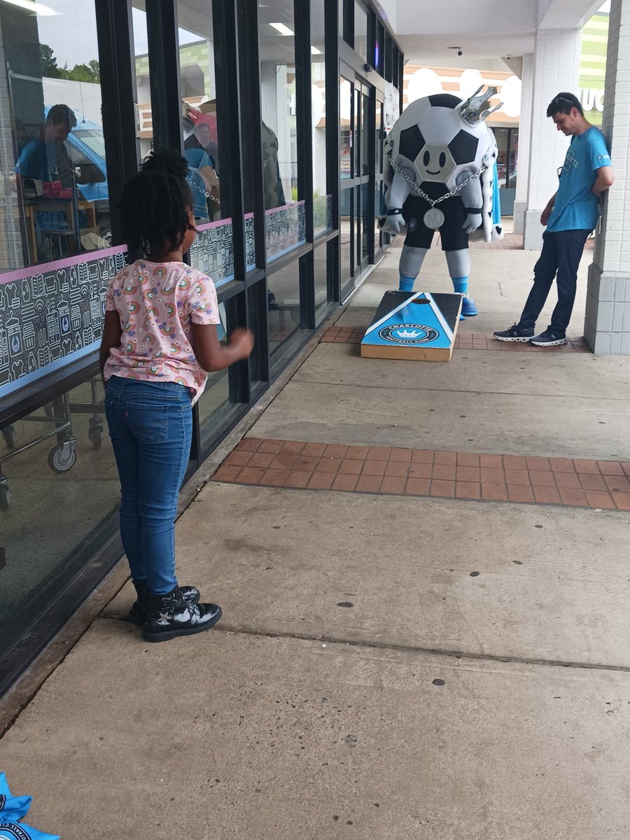 Sir Minty and Charlotte FC stopped by free laundry day.