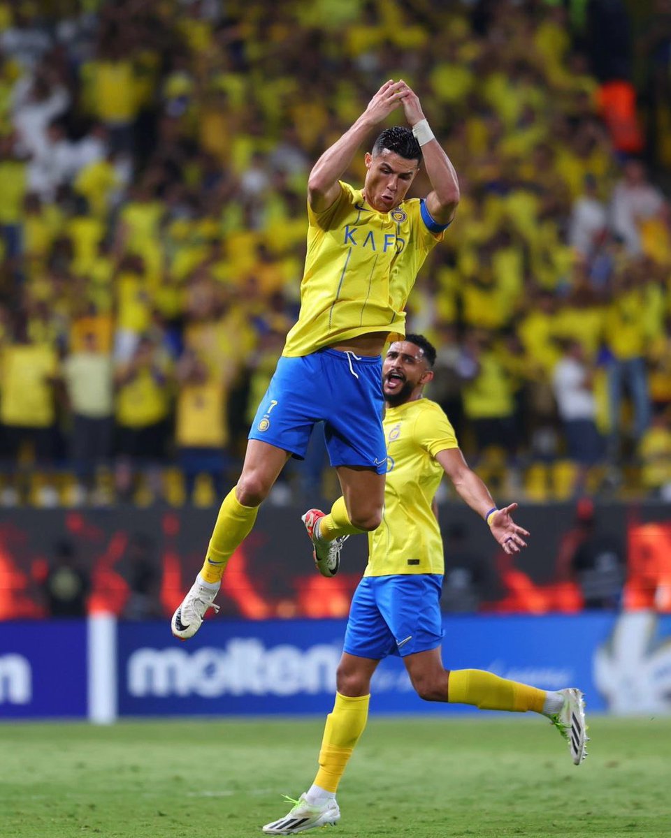 🚨💙💛 OFFICIAL: Cristiano Ronaldo signs new deal at Al Nassr until June 2027, as revealed yesterday.

All agreed and sealed today as Cristiano decides to stay leading the project at Al Nassr and Saudi Pro League’s long term
plan.