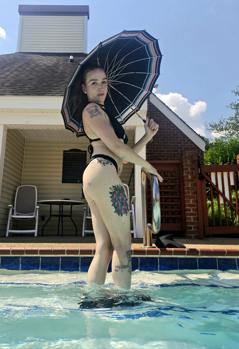 a_dawnn22's tweet photo. #gothstyle #sunkisedporcelain #thatasstho https://t.co/NQ6J0dsGdt