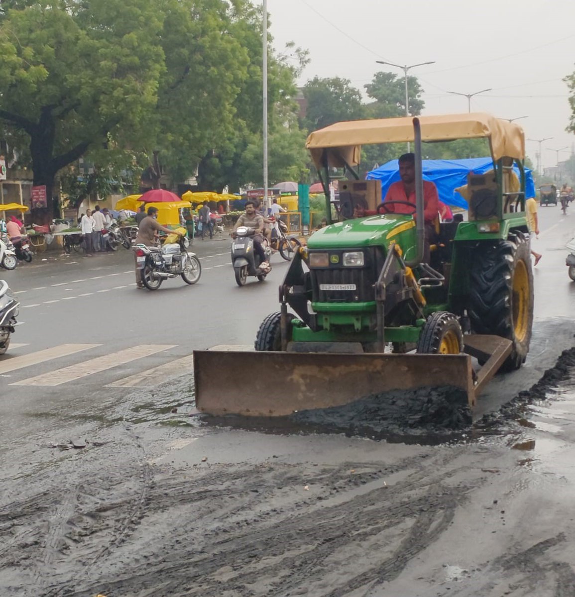 AmdavadAMC's tweet photo. A Cleaner City, A Healthier Tomorrow! 
Every clean street, every spotless corner brings us one step closer to a brighter, better Ahmedabad.
Let’s keep our city shining — together!

#HealthierTomorrow #SwachhAhmedabad #MyCityMyPride #AMCForCleanliness #TogetherForCleanliness #UrbanCleanliness