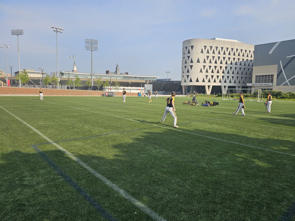 The boys getting warmed up to take on the Ontario Rockies.