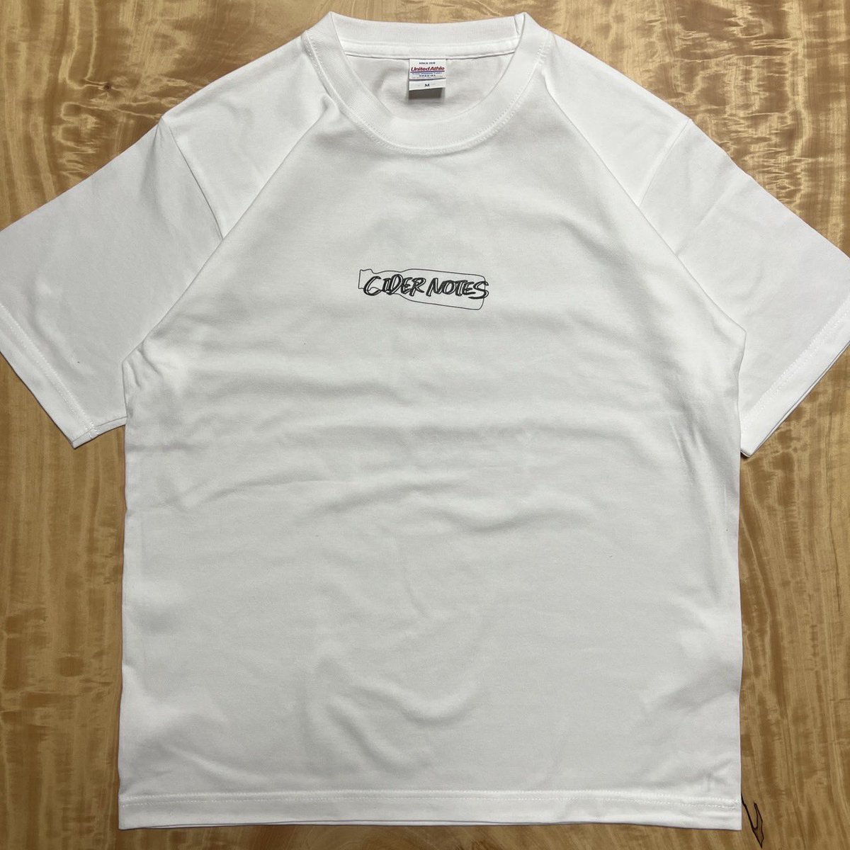 cider_notes's tweet photo. ロゴTシャツはこんな感じです！

前にロゴ、後ろにジャケットの女の子
みんなでこれ着てレコ発盛り上がりましょう！

色：ホワイトのみ
サイズ：M / L / XL https://t.co/Syj7MT6R5Y