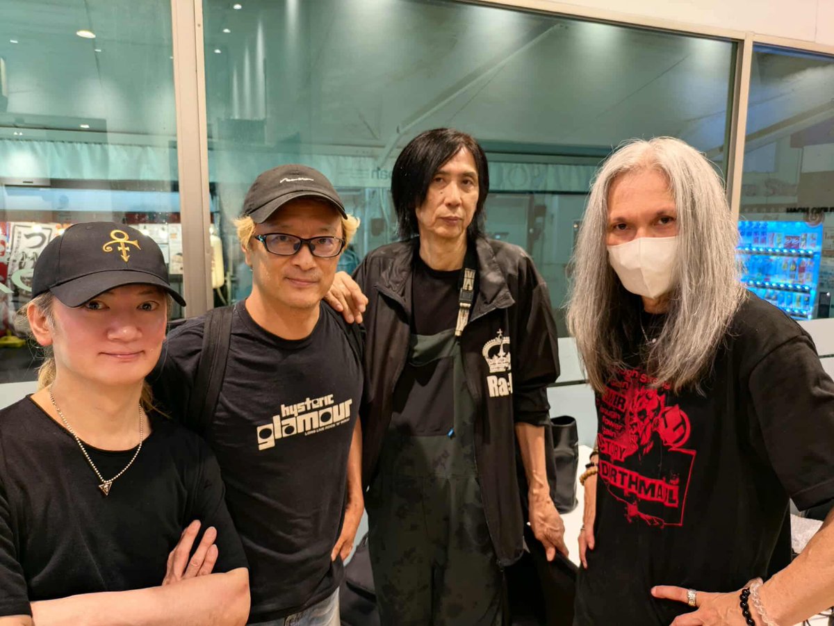 AoPBUG's tweet image. 爆音リハ終了🎸🇬🇧
荒瀬呼ぶの忘れたとか🤣
クラセン以外でこの音の洪水を浴びれるのは貴重かと✨
皆様遊びに来てね💜
Brilliant Rocks
"一夜限りのスペシャル・ライヴ!”
6/28 (Sat)@上野音横丁
ACT:michiaki、DIE
西田"Dragon"竜一、山鼻朝樹
荒瀬大
▼TIGET
tiget.net/events/406114