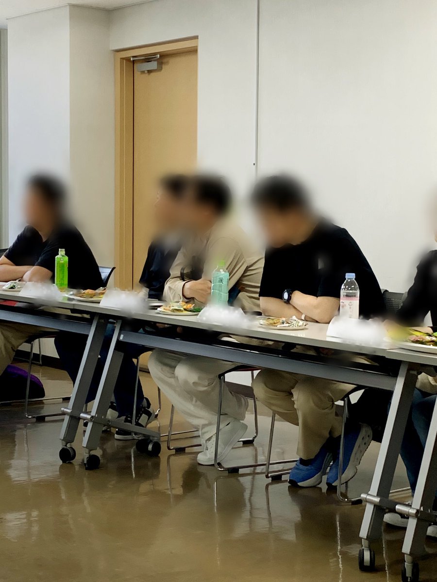 aoniyosi1192's tweet photo. 関東地区】茶話会🍵☕️
R7.6.22
総勢22名の参加で、活発な意見の交換が行われ、皆さまの我が国を護りたい気持ちが伝わりました🇯🇵
途中 党首の誕生日や憲法等のクイズがあったり、楽しく和やかに閉会となり有意義な時間でした。
#山口たか子党首 🎌
#JAPANFIRSTPARTY
#日本第一党は日本第一主義 https://t.co/H8iQbsVlaM