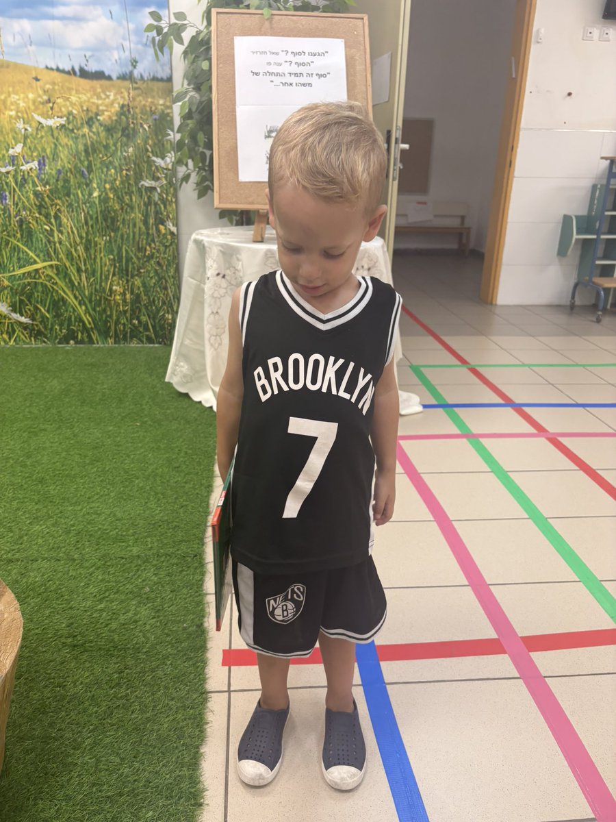 הילד מוכן לביקור בניו יורק