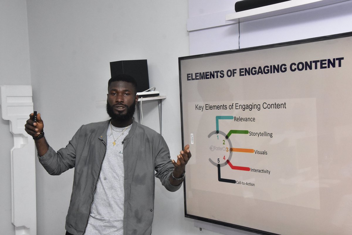 Daily_TrustF's tweet image. Jackson Odeh taking participants through "Crafting Engaging Social Media Content"