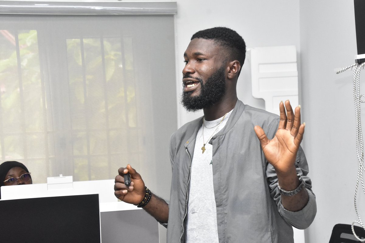 Daily_TrustF's tweet image. Jackson Odeh taking participants through "Crafting Engaging Social Media Content"