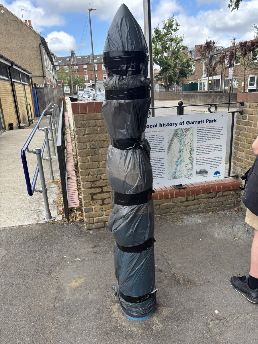 Glyn Goodwin FRSA (@artglyn) on Twitter photo Hi again <a href="/thameswater/">Thames Water 💧</a> I was going to congratulate you on getting it fixed but I walked past today and it is out of order again? Can you update? Thanks. Hi again <a href="/thameswater/">Thames Water 💧</a> I was going to congratulate you on getting it fixed but I walked past today and it is out of order again? Can you update? Thanks.