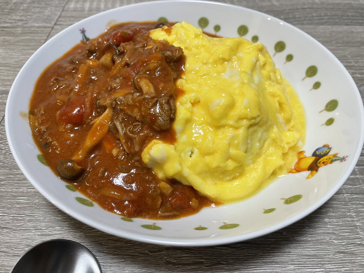 今日はオムハヤシ🥚
