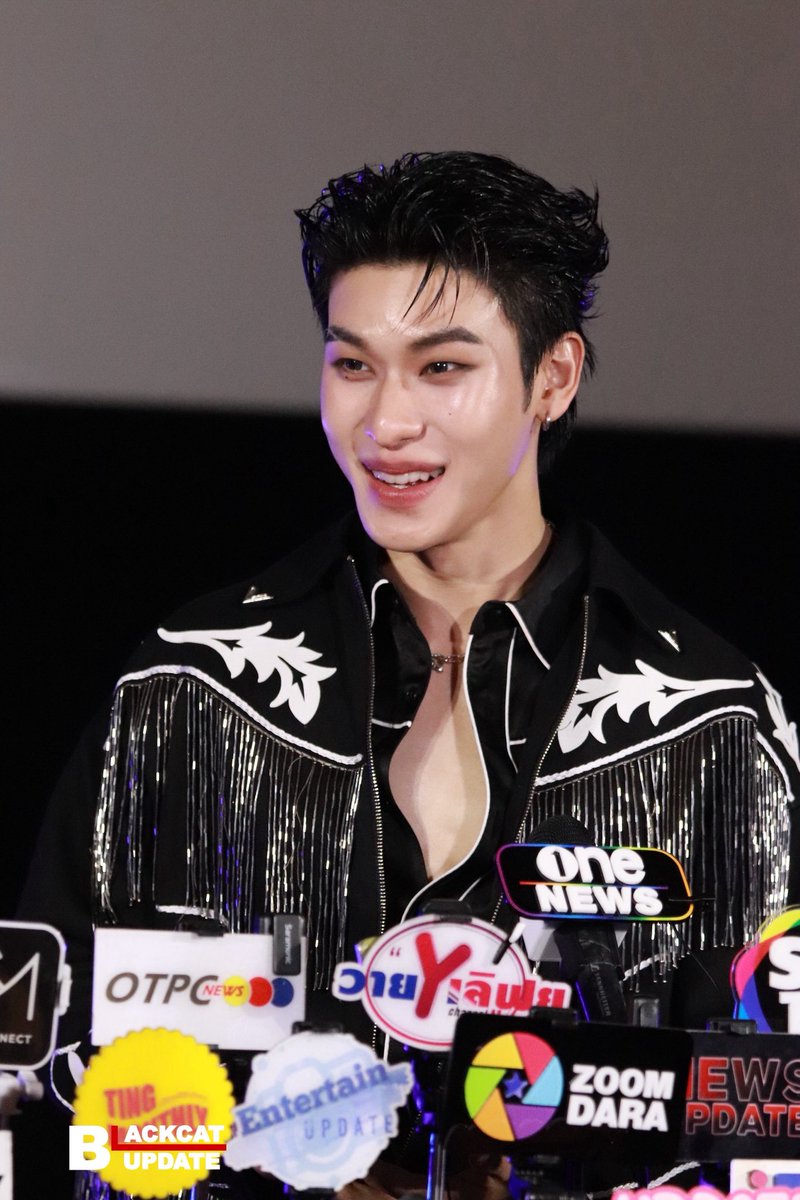 ช่วงสัมภาษณ์ “ออฟโรด-กันตภณ” ในงาน OFFROAD ALL FAKE SHORT FILM PREMIERE NIGHT

ALL FAKE SHORT FILM
#OFFROADแสร้ง_PREMIERENIGHT
#OFFROAD_แสร้ง
#OFFROADNEWCHAPTER
#ออฟโรด #offroadKTP #OFFROAD 

สามารถรับฟังเพลง “แสร้ง (ALL FAKE) ได้แล้ววันนี้ทุกแพลตฟอร์ม Streaming และรับชม MUSIC