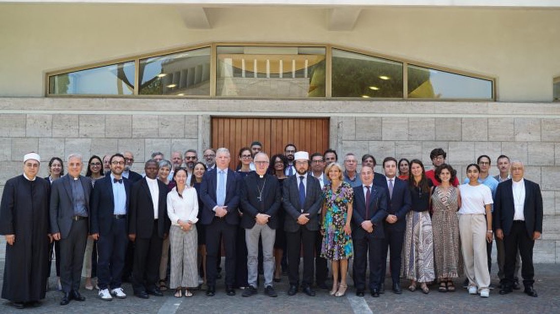 Grazie alla <a href="/UCSCEI/">@CEI</a> per aver promosso anche quest’anno un prezioso spazio di dialogo tra le comunità religiose in Italia.
La comunità bahá’í ha partecipato con gioia, condividendo una riflessione sul contributo fondamentale che le religioni possono e devono offrire alla