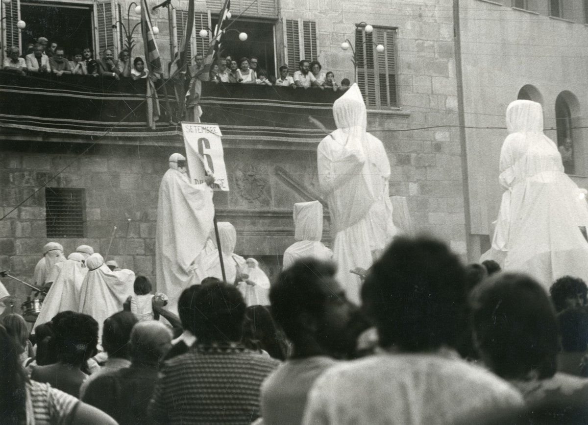 Saps quants anys té FiraTàrrega?

Enguany es compleixen 45 anys des que la Fira de Teatre, Trifulgues i Xim-Xim al Carrer es plantava al bell mig de Tàrrega per reivindicar l'espai públic per a l'expressió de la cultura.

📷 Pau Barceló.