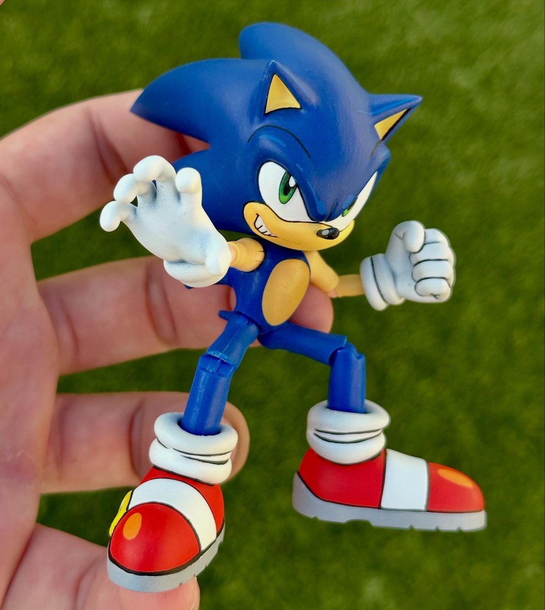 Here’s my custom Sonic figure, inspired by the art style of <a href="/yardleyart/">Tracy Yardley!</a> from the Archie Sonic comics! 🌀
Built on a JAKKS body and upgraded with 3D-printed and hand-painted shoes, hands, and heads—all modeled by  <a href="/Matt_Crafts/">Matt Crafts</a> 
This one’s a true tribute to Archie comic Sonic!💥💙
