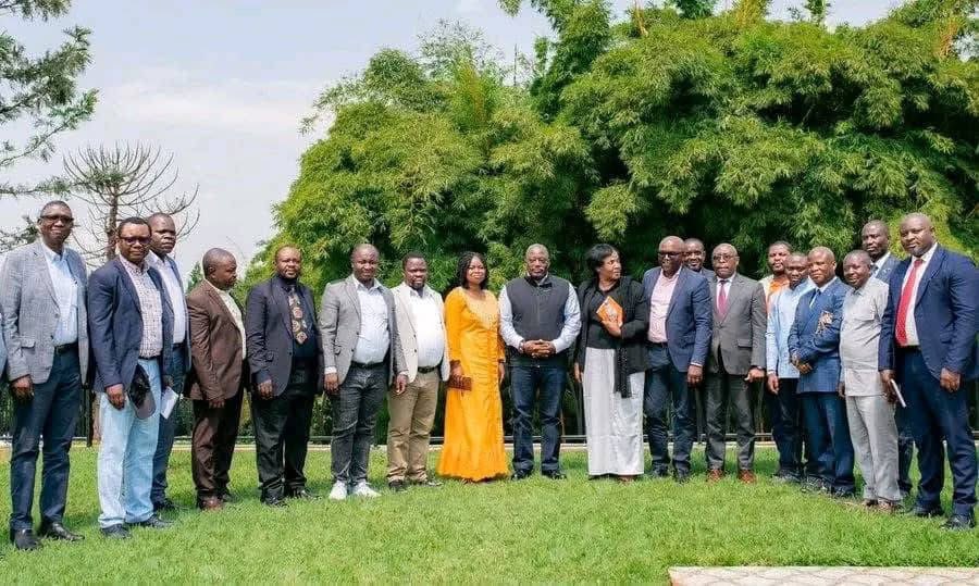 Aux deuxième jour de consultations, L'ancien et le future Chef de l'Etat Joseph Kabila Kabange s'est entretenu avec la conférence provinciale des Chefs d'établissement de l'enseignement supérieur et universitaire de Bukavu.