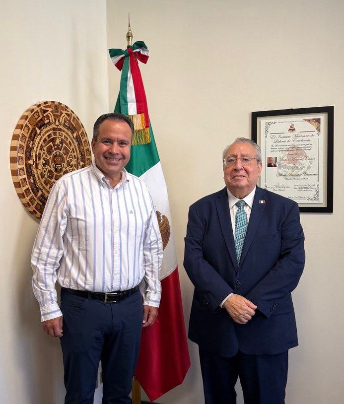 Antonio Astiazarán (@tonoastiazaran) on Twitter photo Hoy me reuní con el Embajador de México en el Vaticano, Alberto Barranco Chavarría (<a href="/ABarrancoCh/">Alberto Barranco Ch.</a>).
Tuvimos una plática muy enriquecedora sobre la profunda relación entre México y la Santa Sede, el reconocimiento a la fe de nuestro pueblo y la historia que une al Papa León XIV Hoy me reuní con el Embajador de México en el Vaticano, Alberto Barranco Chavarría (<a href="/ABarrancoCh/">Alberto Barranco Ch.</a>).
Tuvimos una plática muy enriquecedora sobre la profunda relación entre México y la Santa Sede, el reconocimiento a la fe de nuestro pueblo y la historia que une al Papa León XIV