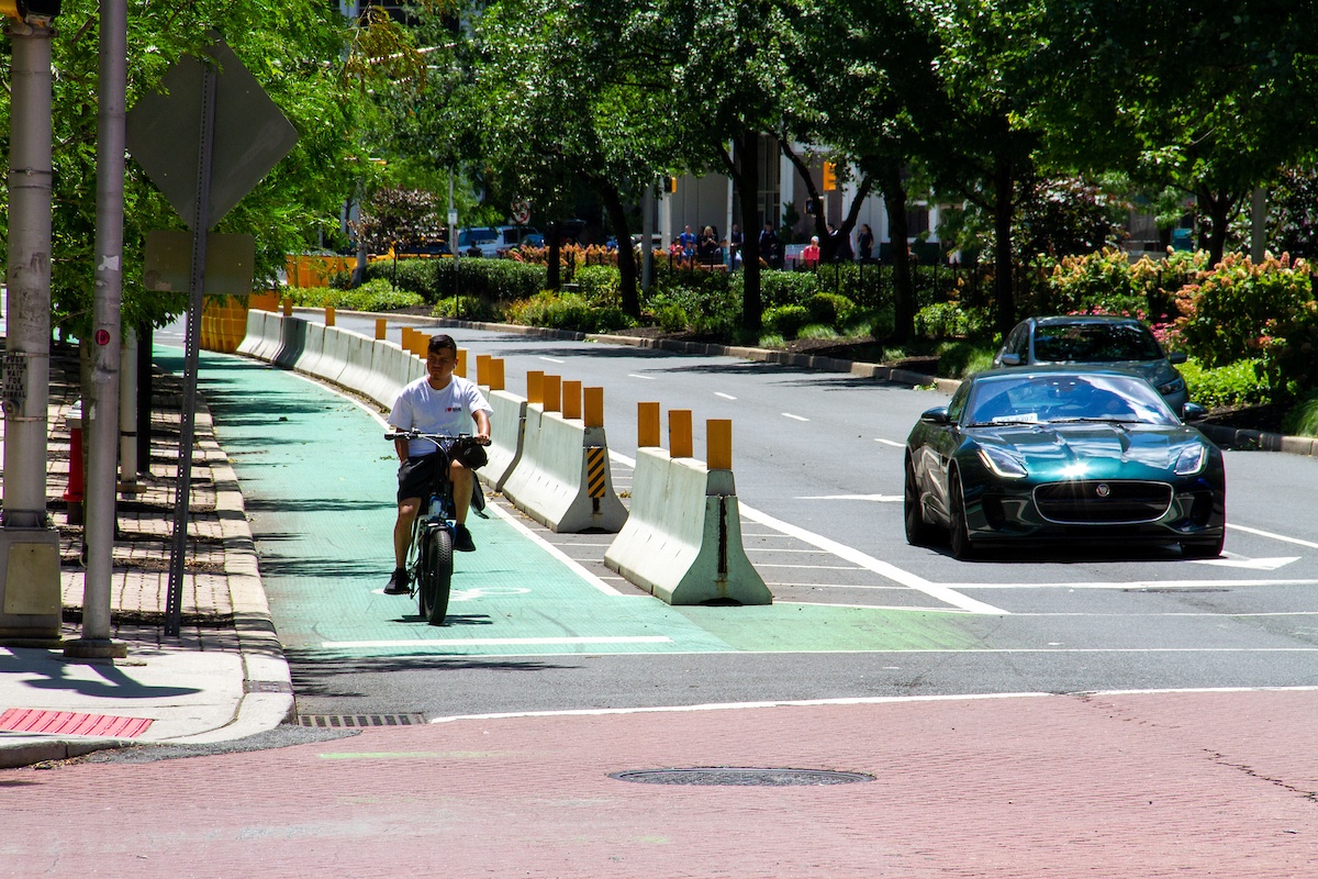 NJTPA's tweet photo. From the author of "Killed by a Traffic Engineer," a new #research study analyzes ridership along different types of #bicycle facilities. Read more in #Transfers via #InTransitionMag: https://t.co/gepWCboxJI
#activetransportation #bikelanes https://t.co/sVAVxnskpz