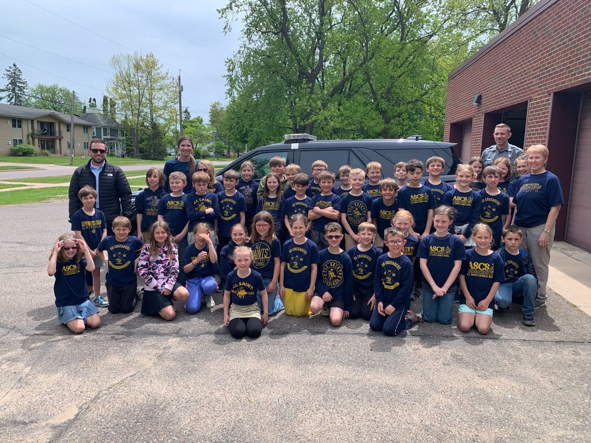 ASCSCrusaders's tweet photo. The 3rd and 4th-grade students visited the Langlade County Sheriff’s Office and Langlade County Circuit Court near the end of the school year. A big thanks to Detective Sergeant Jordan Sorano and Tina Wild (Clerk of Circuit Court) for providing our students with a guided tour! https://t.co/VXlCNcDS1N