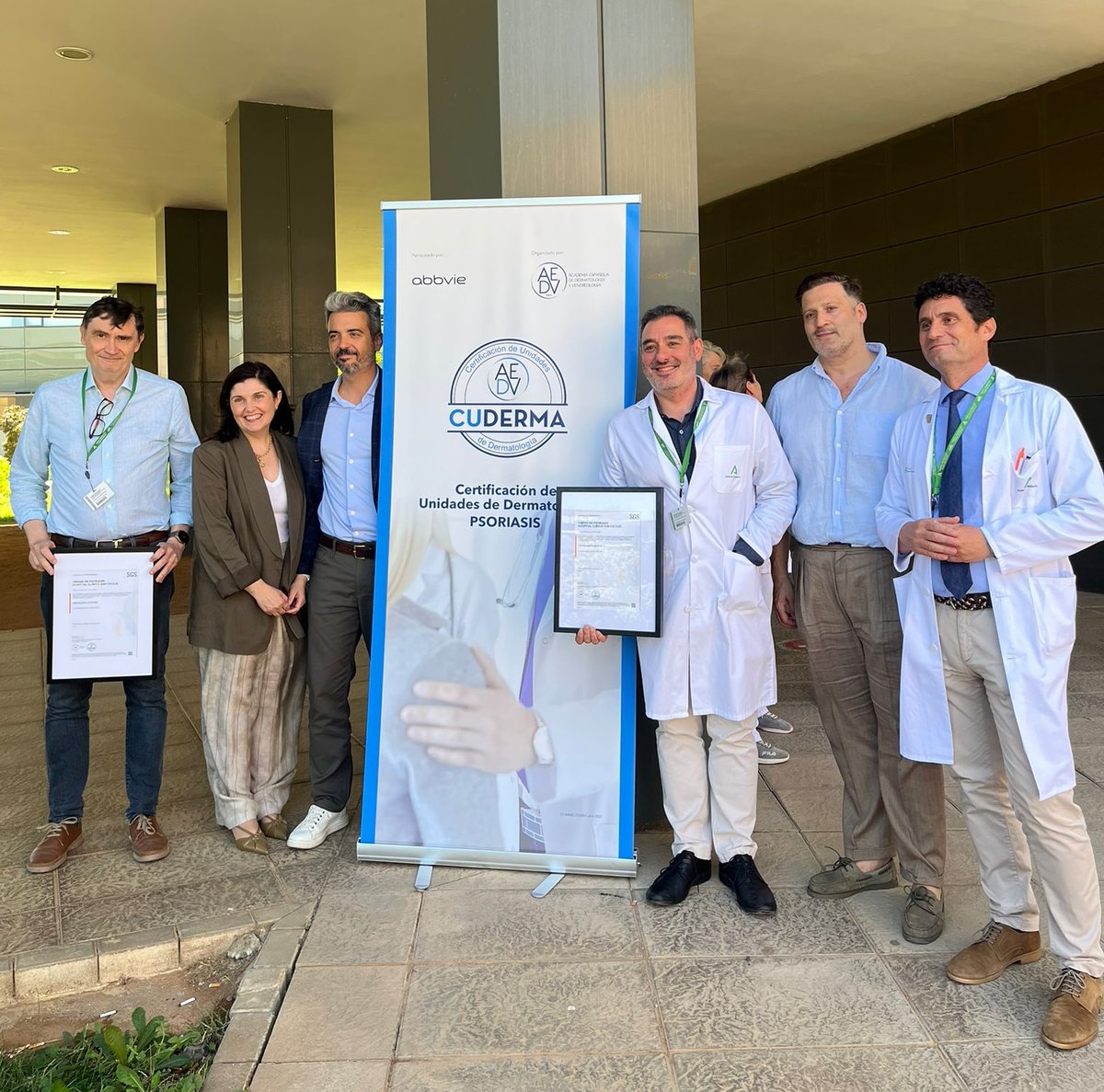 AbbVie España (@abbvie_es) on Twitter photo Felices de ser partícipes de este primer acto de acreditación de CUDERMA en Psoriasis. Enhorabuena al Servicio de Dermatología del <a href="/clinicogranada/">Hospital Universitario Clínico San Cecilio</a> y <a href="/ismenios/">Ricardo Ruiz-Villaverde</a> por ser pioneros.
Gracias a la <a href="/aedv_es/">Academia Española de Dermatología y Venereología</a> por impulsar este proyecto y gracias a <a href="/accionpsoriasis/">Acción Psoriasis</a> por acompañarnos. Felices de ser partícipes de este primer acto de acreditación de CUDERMA en Psoriasis. Enhorabuena al Servicio de Dermatología del <a href="/clinicogranada/">Hospital Universitario Clínico San Cecilio</a> y <a href="/ismenios/">Ricardo Ruiz-Villaverde</a> por ser pioneros.
Gracias a la <a href="/aedv_es/">Academia Española de Dermatología y Venereología</a> por impulsar este proyecto y gracias a <a href="/accionpsoriasis/">Acción Psoriasis</a> por acompañarnos.