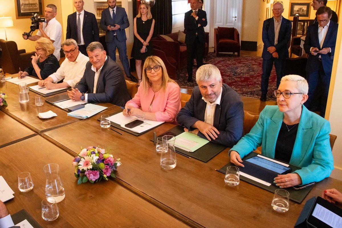 Iniziato a Roma l’incontro tra i vertici  di Confindustria e le tre Confederazioni sindacali. Per la Cisl partecipano la Segretaria Generale, 
#DanielaFumarola ed il Segretario Confederale Mattia Pirulli.