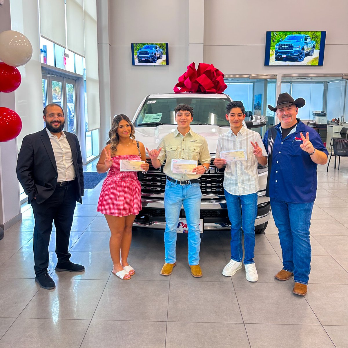 🎓 Help us congratulate Jersey Marie Medrano (PSJA Memorial), Andres Trevino (Sharyland HS), and Axel Colunga (McAllen HS) — 2025 Payne Auto Group $1,000 Scholarship recipients! 🎉

#PayneAutoGroup #RGV #ScholarshipWinners #LoQueTúQuieresRegardless #ClassOf2025