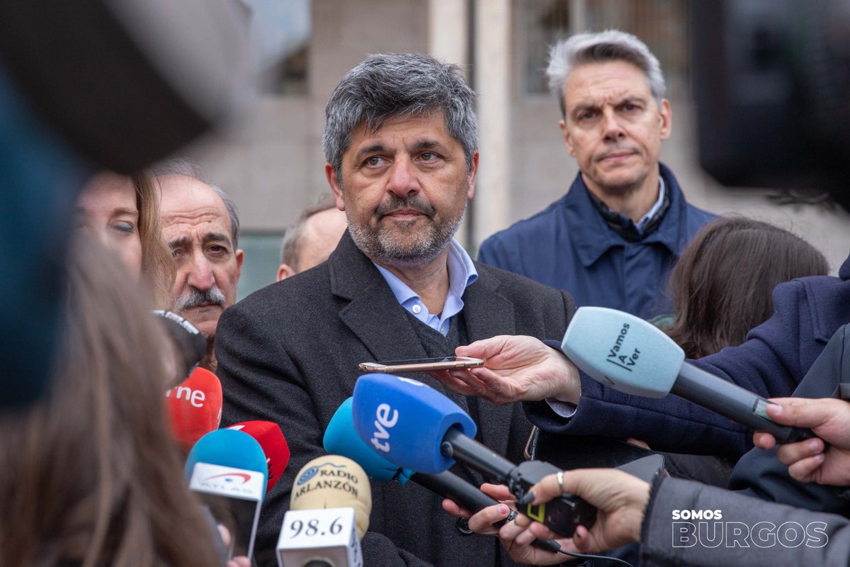 🆕 NOTICIA | <a href="/Marcelofigoli/">Marcelo Figoli</a> y su aportación en el proyecto: "Ayudaremos para que el Recre vuelva a brillar". #Recre #Recreativo #SomosAlbiazules

☑️ Desde su papel como accionista minoritario, explicó que a los inversores "les voy a ayudar, involucrándome activamente".