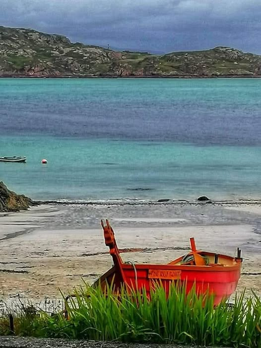 Κ' όσο εσύ θα καίγεσαι και θα λιώνεις...
Εγώ θα είμαι εδώ να σε δροσίζω...