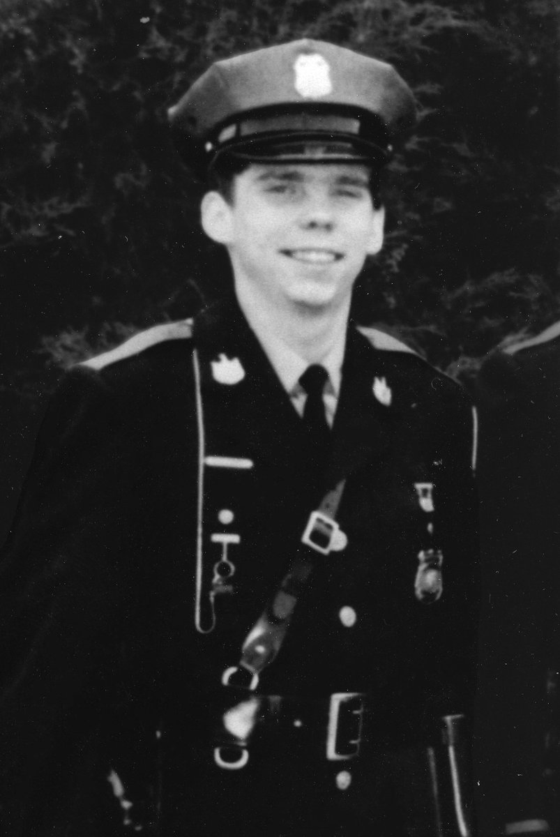 Hoy recordamos a nuestro héroe caído, el oficial de policía James B. Swart, fallecido este día de 1978. LEA MÁS: facebook.com/share/p/16txNi….