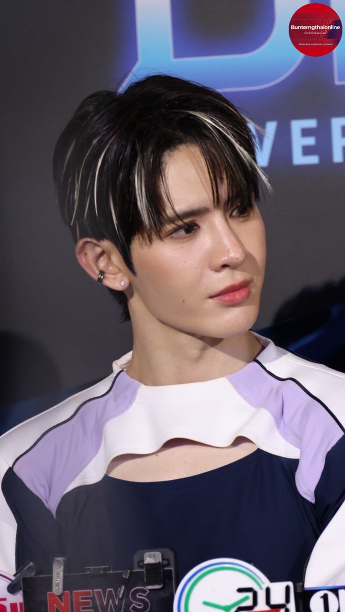 “เจมส์ DEXX” สัมภาษณ์สื่อมวลชน ในงาน DEXX 1st Single Debut "CLANG CLANG" Showcase 

DEXX DEBUT STAGE 
#DEXX1stSHOWCASE
#CLANGCLANG_DEXX 
#DEXXth #JamesSu
#JAMESSU_DEXX