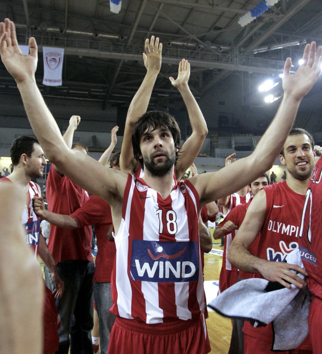 Olympiacos_BC's tweet photo. 🙌🏽 Ένας αληθινός μάεστρος του μπάσκετ αποφάσισε να κρεμάσει τα παπούτσια του!

Μίλος Τεόντοσιτς σε ευχαριστούμε για όλα όσα πρόσφερες στην ομάδα μας, αλλά και συνολικά στο ευρωπαϊκό μπάσκετ. 

Σου ευχόμαστε κάθε επιτυχία στο επόμενο κεφάλαιο της ζωής σου.

~~~~~~~~~~~~~~~~~~~

🙌🏽 A true maestro of basketball has decided to hang up his sneakers.

Milos Teodosic, thank you for everything you’ve given to our team and to European basketball as a whole.

We wish you all the best in the next chapter of your life.

#OlympiacosBC