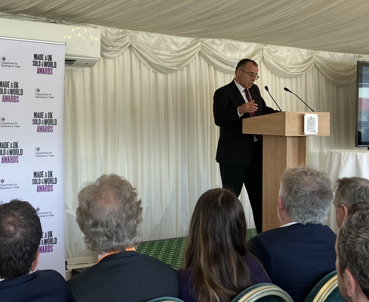 ben_garratt's tweet photo. Great to be at the Made in the UK, Sold to the World Awards in Parliament, addressed by Small Businesses and Exports Minister @gareththomasMP . The @LogisticsUKNews sector is a key partner to exporters, helping to navigate the border &amp; strengthen the resilience of supply chains https://t.co/7CISEixAF9