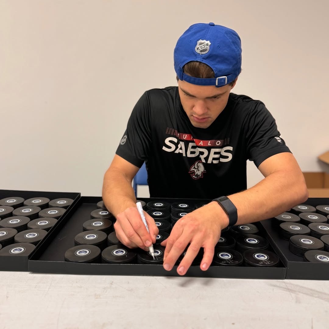 TSEBuffalo's tweet image. Secure your JJ Peterka Sabres Memorabilia now!🏒

Shop 60% off for a limited time only: tsebuffalo.com/collections/jj…