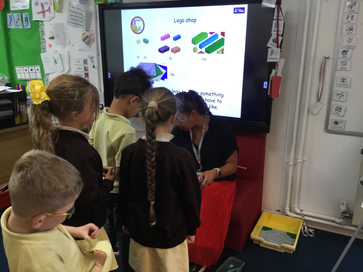 CrawleyRidge1's tweet image. 🌊 This week we met Noi in The Storm Whale, talked about emotions around goodbyes 💬, and started learning about money 💰—tricky but fun! In History, we explored Grace Darling&apos;s brave rescue 🚤 and began sewing our own puppets in DT 🧵🧸 #Year1 #PrimaryFun