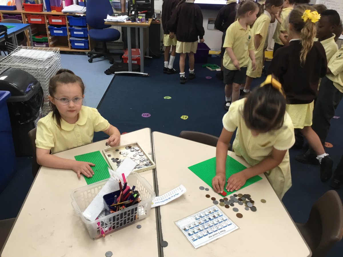 CrawleyRidge1's tweet image. 🌊 This week we met Noi in The Storm Whale, talked about emotions around goodbyes 💬, and started learning about money 💰—tricky but fun! In History, we explored Grace Darling&apos;s brave rescue 🚤 and began sewing our own puppets in DT 🧵🧸 #Year1 #PrimaryFun