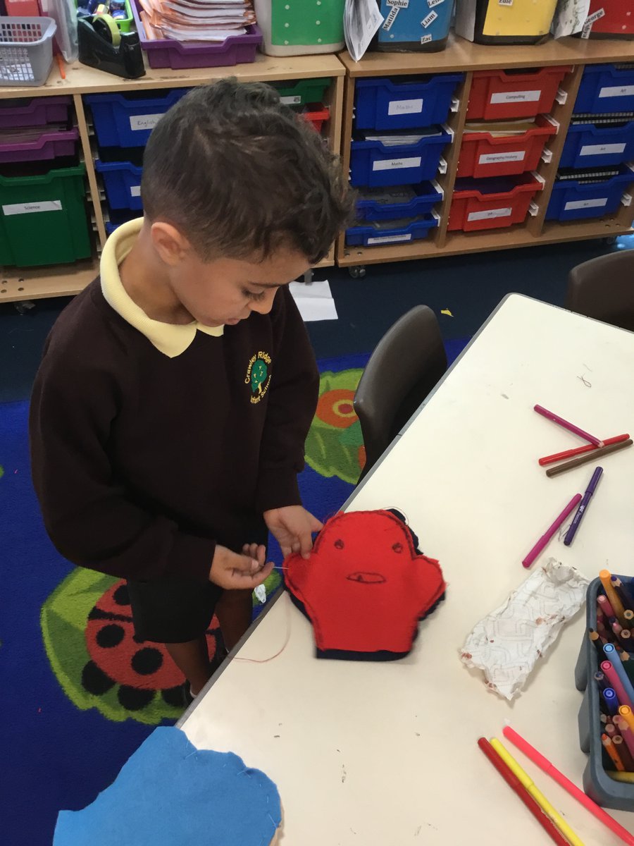 CrawleyRidge1's tweet image. 🌊 This week we met Noi in The Storm Whale, talked about emotions around goodbyes 💬, and started learning about money 💰—tricky but fun! In History, we explored Grace Darling&apos;s brave rescue 🚤 and began sewing our own puppets in DT 🧵🧸 #Year1 #PrimaryFun