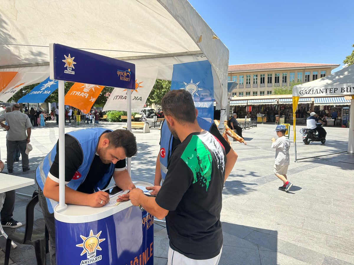 📍Balıklı Meydanı

Millete hizmet yolunda ilk günkü aşk ve heyecanla..☺️🇹🇷

Üye kayıt çalışmalarımıza tüm hızımızla devam ediyoruz. Halkımız'ın gösterdiği yoğun talep ile Cumhurbaşkanımız Sn.<a href="/RTErdogan/">Recep Tayyip Erdoğan</a>'ın yanında olduğunu her geçen gün daha da güçlü bir şekilde gösteriyor.