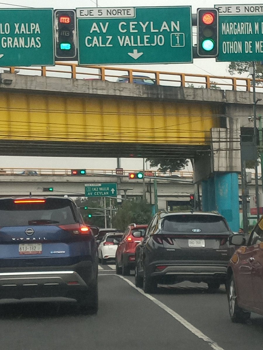 patven77's tweet photo. @OVIALCDMX @locatel_mx @trafico889 Semáforos del cruce de Montevideo y Eje Central 100 metros no funcionan correctamente @AlcaldiaGam @Soslindavista https://t.co/jxT55TFt4W
