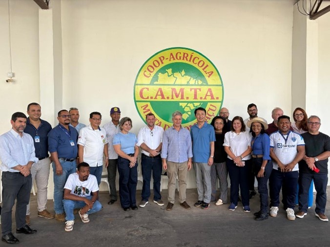 HAYASHI (Embaixador do Japão no Brasil) (@embjapao) on Twitter photo Visitei Tomé-Açu (PA) com o Ministro <a href="/pauloteixeira13/">Paulo Teixeira</a>. A comunidade nipo-brasileira da cidade é um referencial nos sistemas agroflorestais. Fico feliz em ver a cidade sendo destaque no contexto do desenvolvimento sustentável. Visitei Tomé-Açu (PA) com o Ministro <a href="/pauloteixeira13/">Paulo Teixeira</a>. A comunidade nipo-brasileira da cidade é um referencial nos sistemas agroflorestais. Fico feliz em ver a cidade sendo destaque no contexto do desenvolvimento sustentável.