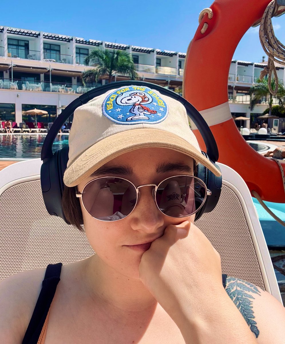 g_xrts's tweet photo. @evgar_ me needing a new hat for my holiday and sewing this patch on because of no influence or reason at all 👀 https://t.co/Mo00pKWYjo