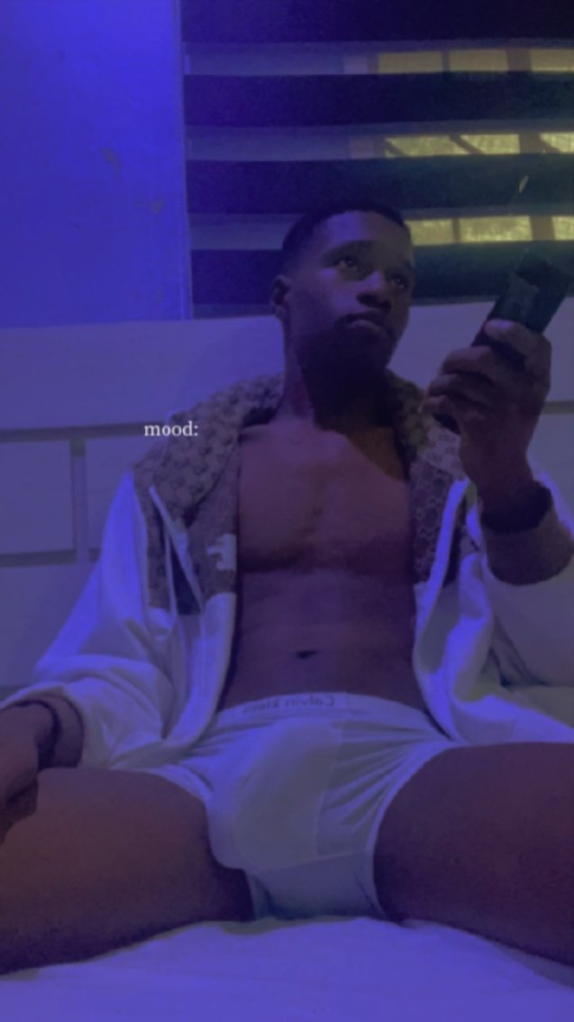 david_jayflex's tweet photo. Netflix &amp; ____🔞 all set, who's invited 🍑😏 💜
#cute🔥 #sexy🫦 https://t.co/MisRfyTVbr