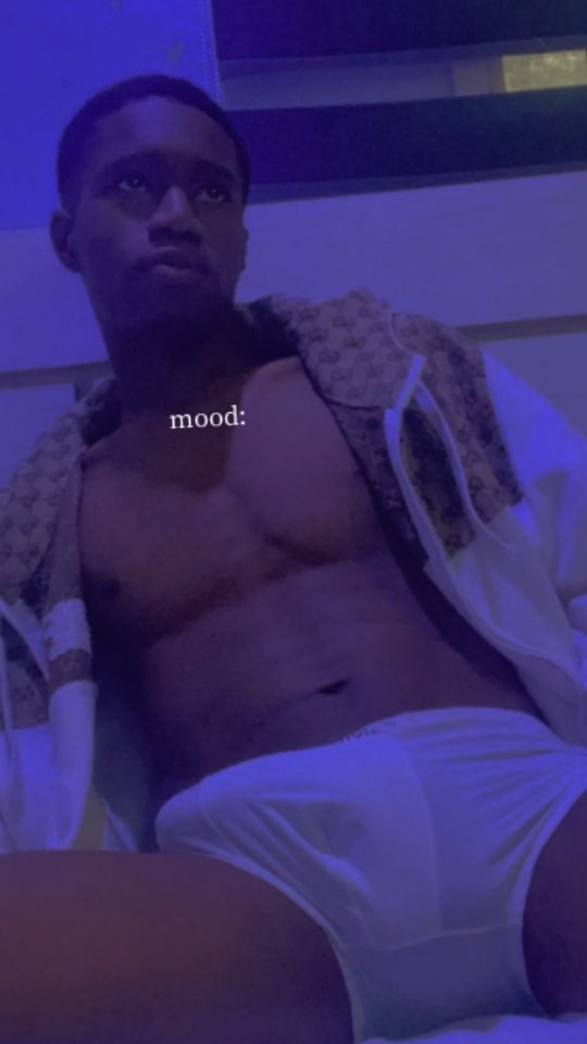 david_jayflex's tweet photo. Netflix &amp; ____🔞 all set, who's invited 🍑😏 💜
#cute🔥 #sexy🫦 https://t.co/MisRfyTVbr